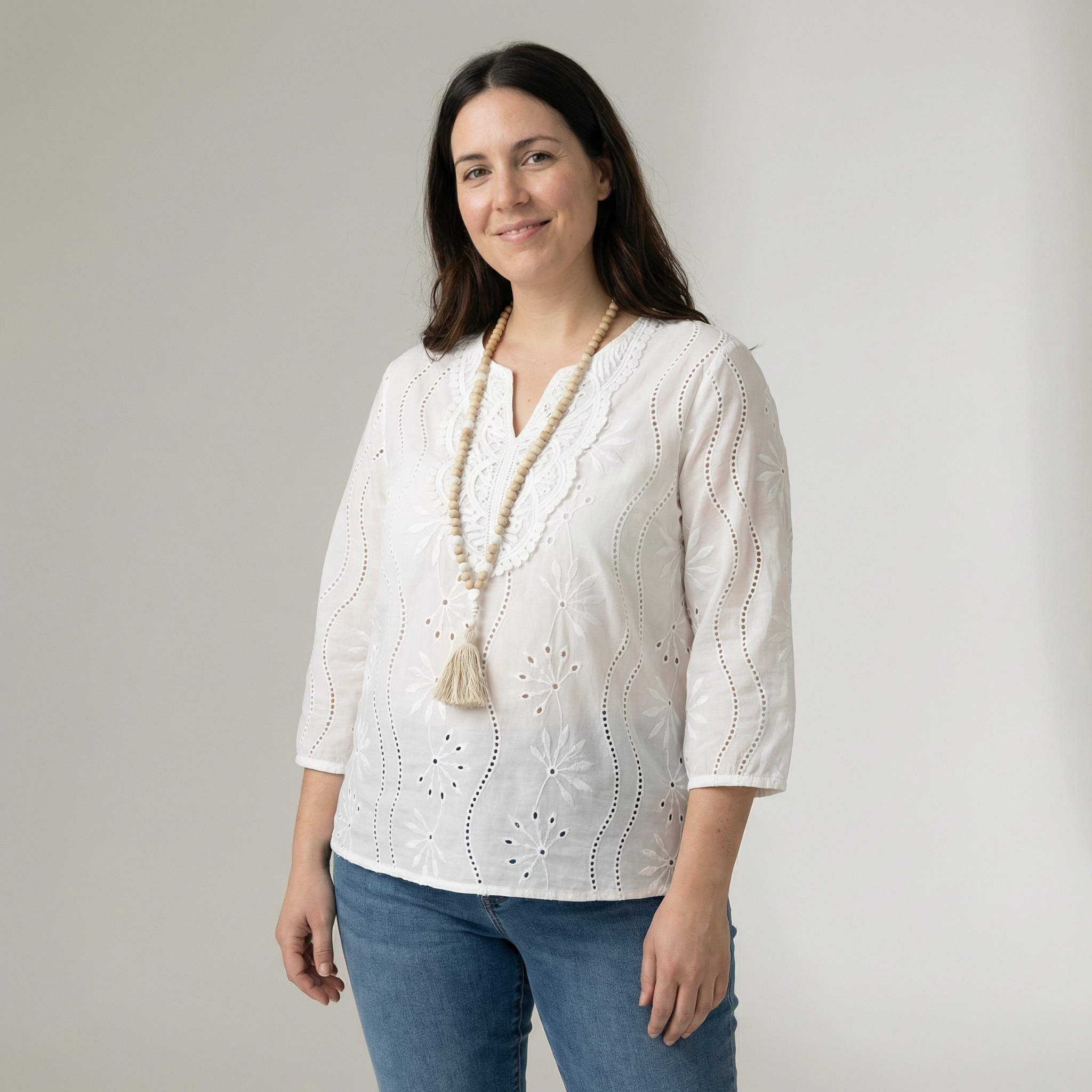 Blusa Luz blanca bordada – estilo romántico y detalle artesanal
