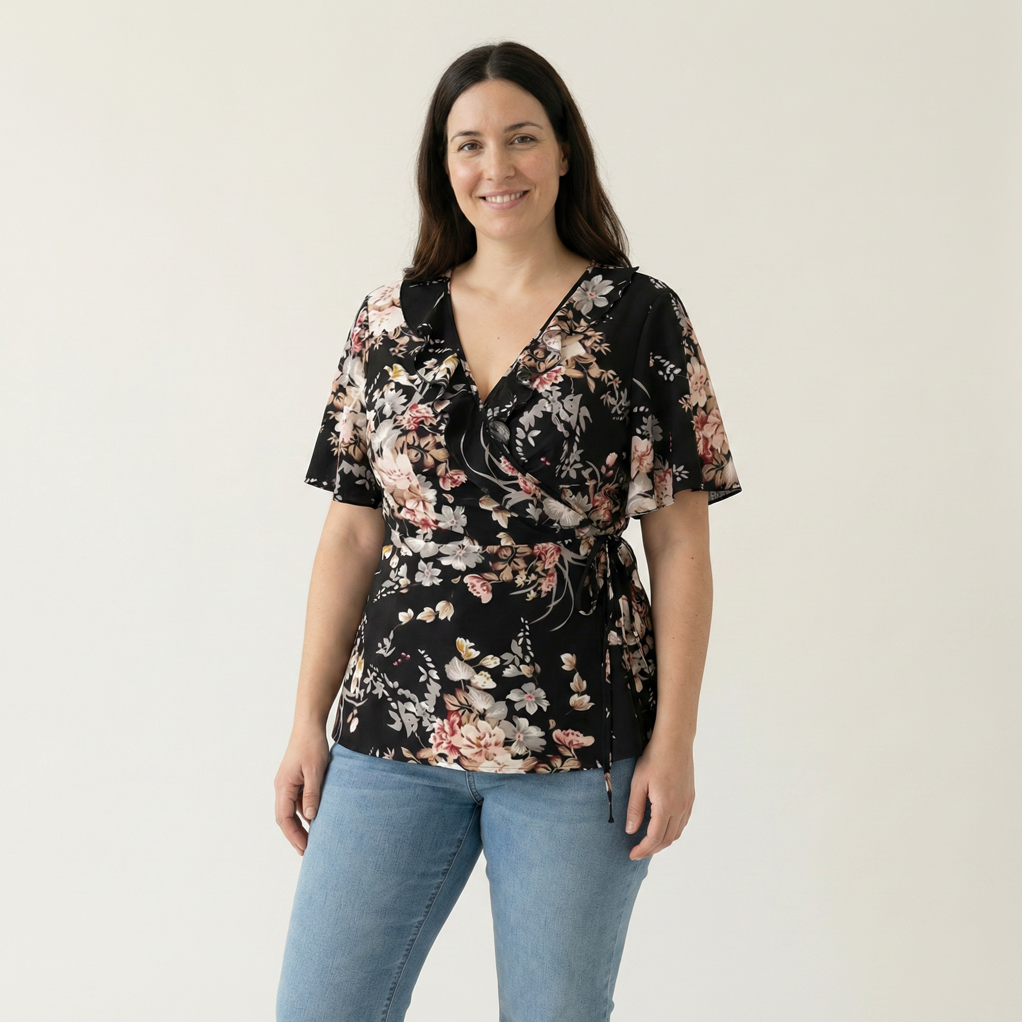 Blusa Raíz cruzada floral – favorecedora y fluida con manga corta